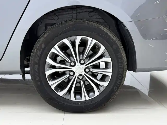 Фото 12 - Buick GL8