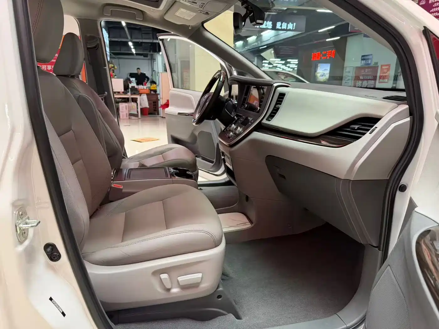 Toyota Sienna 2015 3.5L 2WD LE фото 12