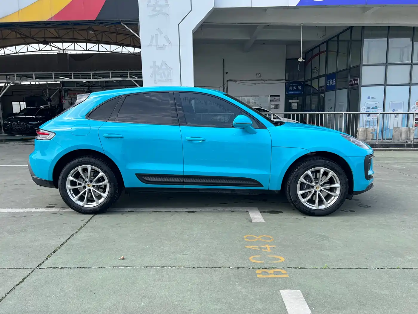 PORSCHE MACAN