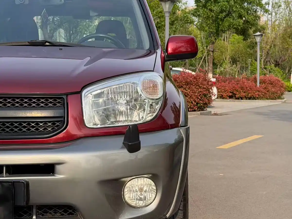 Toyota RAV4 (Import) 2004 Model 2.0 3-Door фото 4