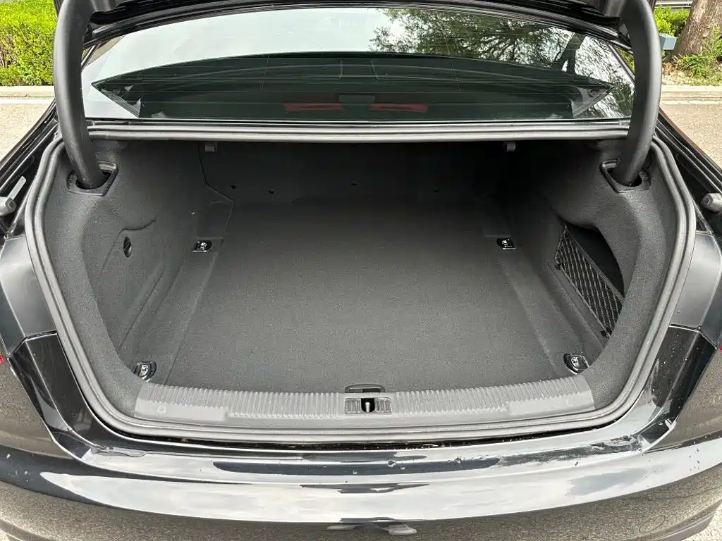 Фото 10 - Audi A6L