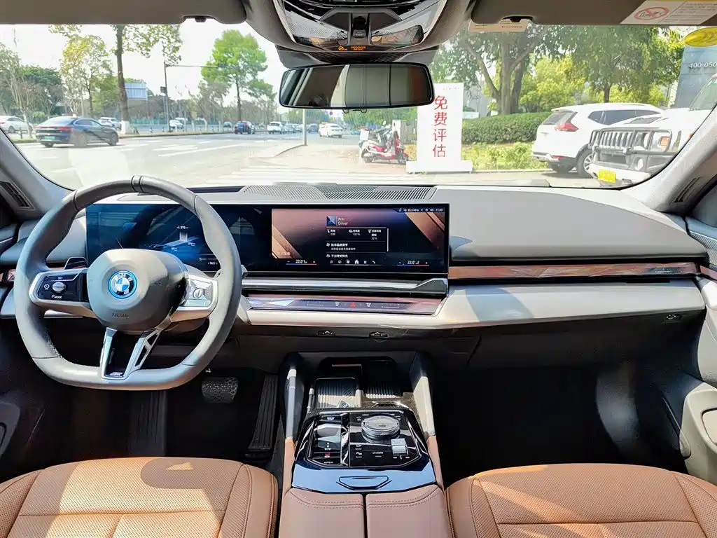 BMW I5