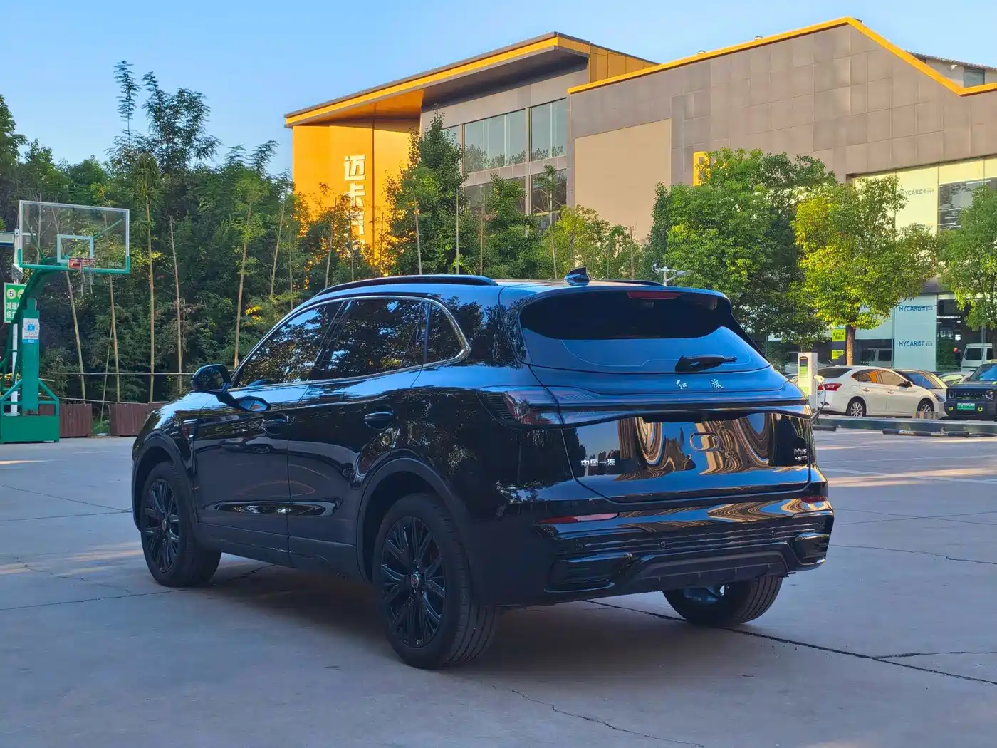 Фото 10 - Hongqi HS5