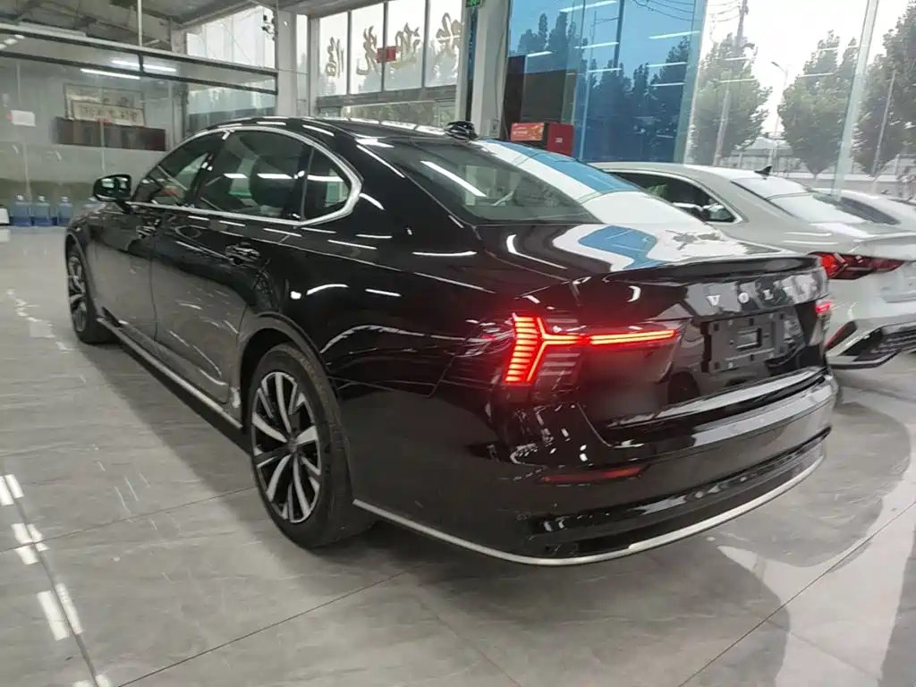 2026 Volvo S90