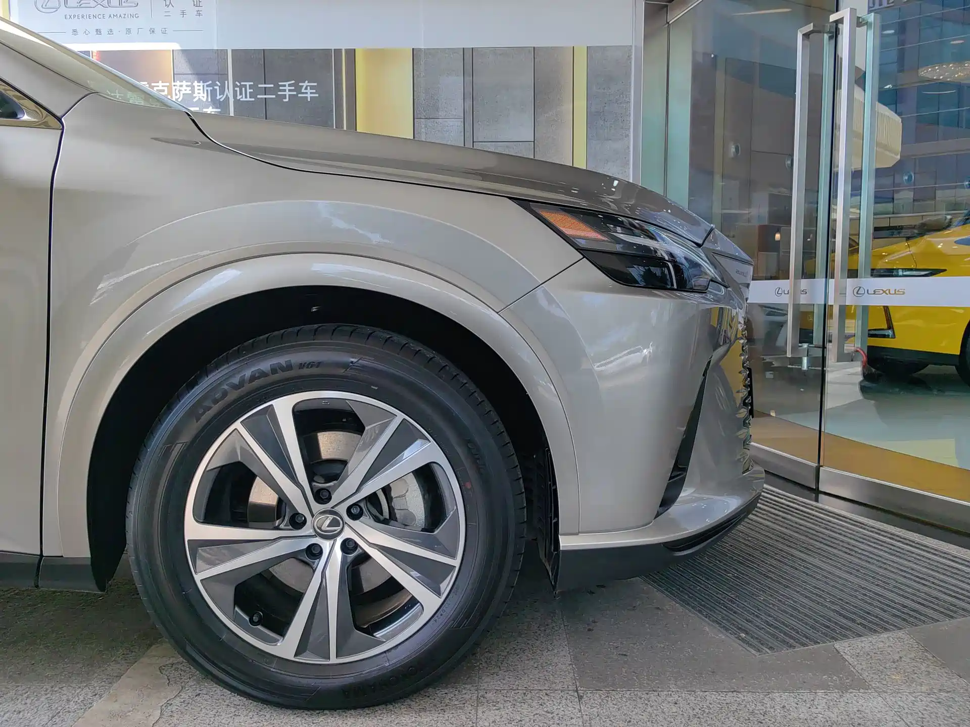 Фото 7 - Lexus RX