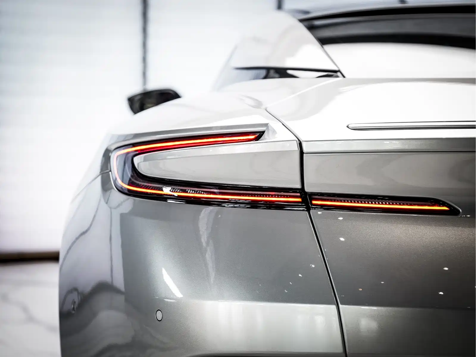 Фото 7 - Aston Martin DB11