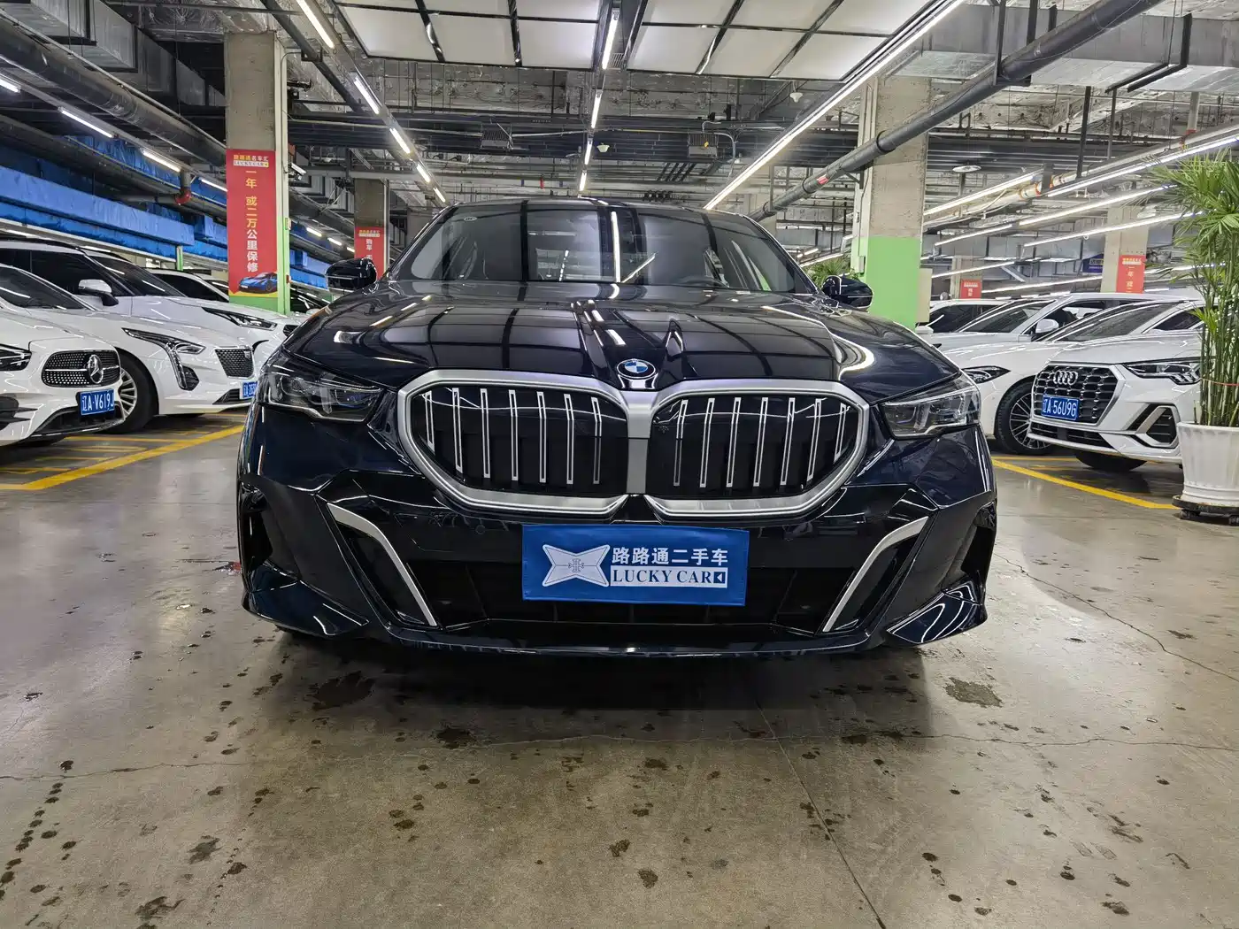 BMW 5 Series 2025 530Li Premium M Sport Package фото 2