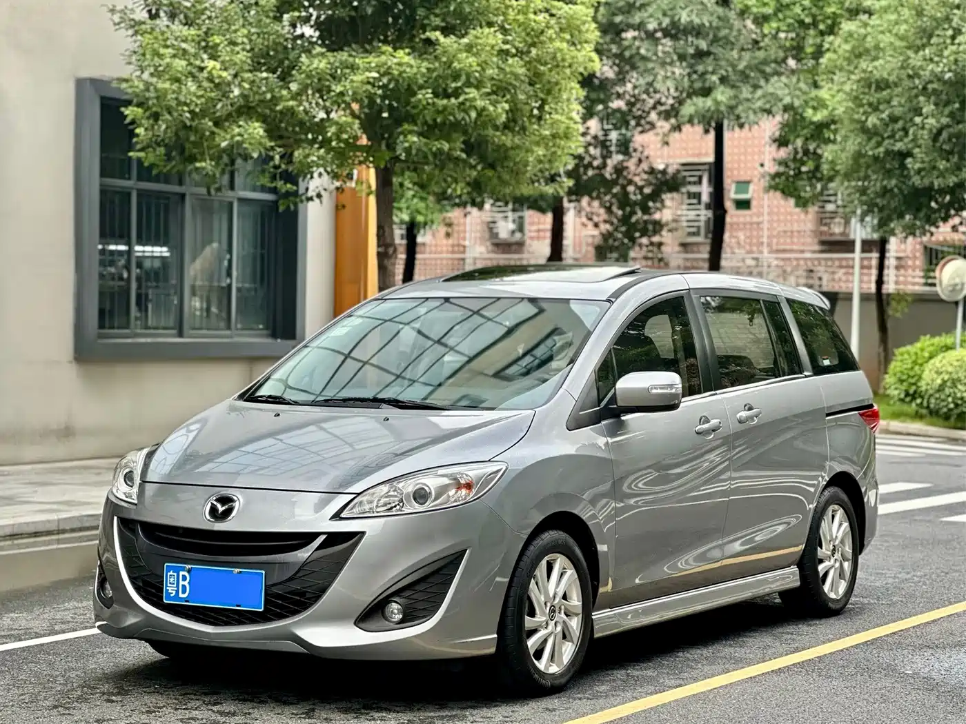Mazda Mazda5 2016 2013 2.0L Automatic Luxury
