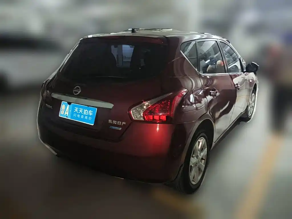 Photo 2 - Nissan Tiida