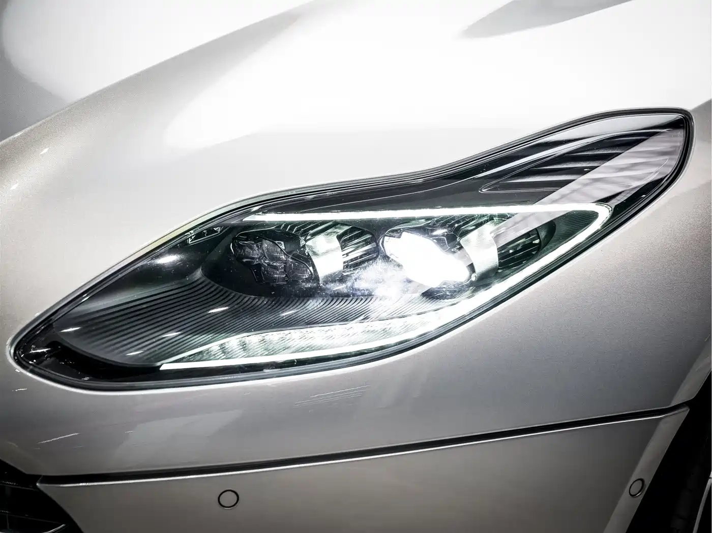 Aston Martin DB11 2018 2019 Model 4.0T V8 Coupe