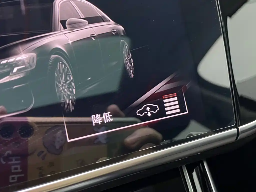 Photo 17 - Audi A8