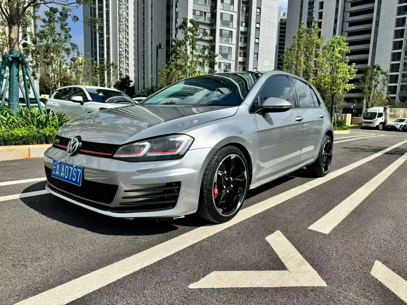 Photo 1 - Volkswagen Golf