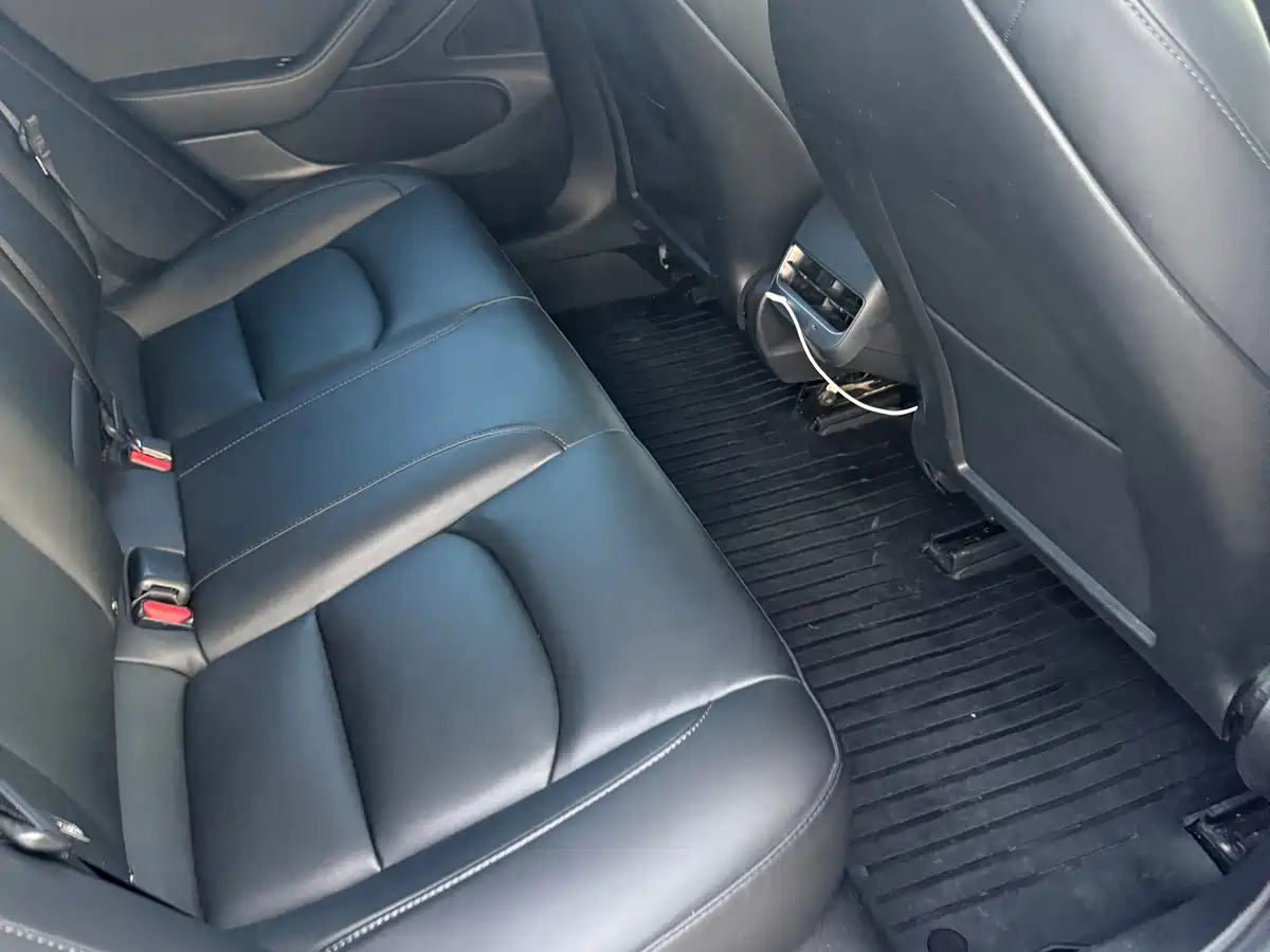 Фото 11 - Tesla Model 3