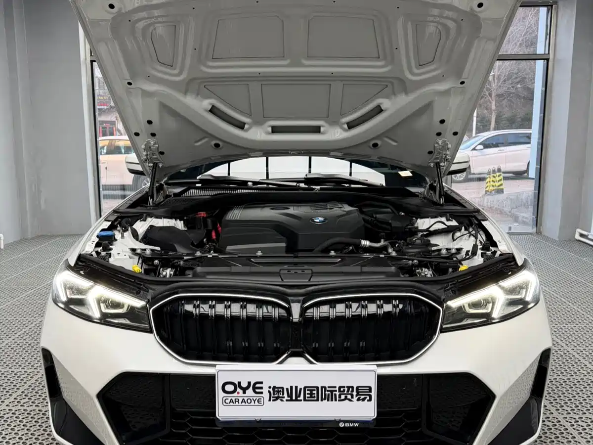 BMW 3 Series 2024 320i M Sport Package фото 9