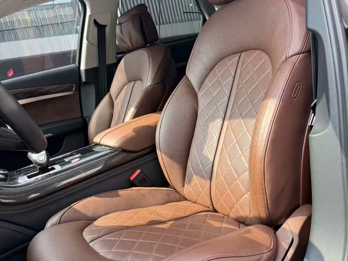 Фото 7 - Audi S8