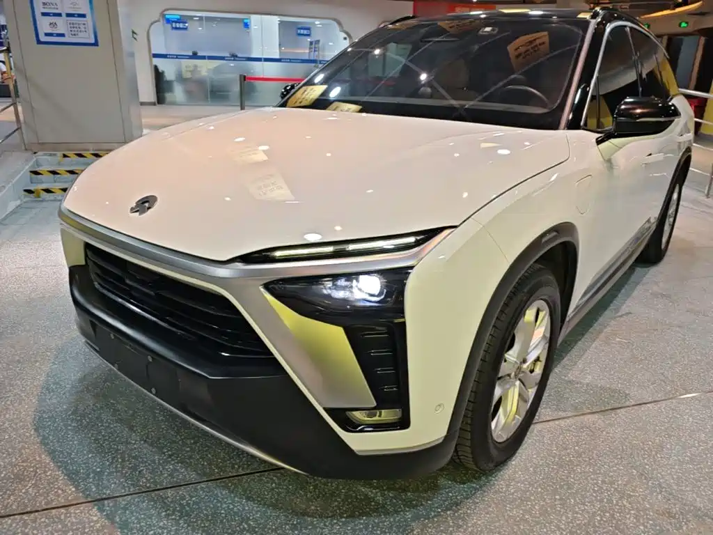Фото 1 - NIO ES8