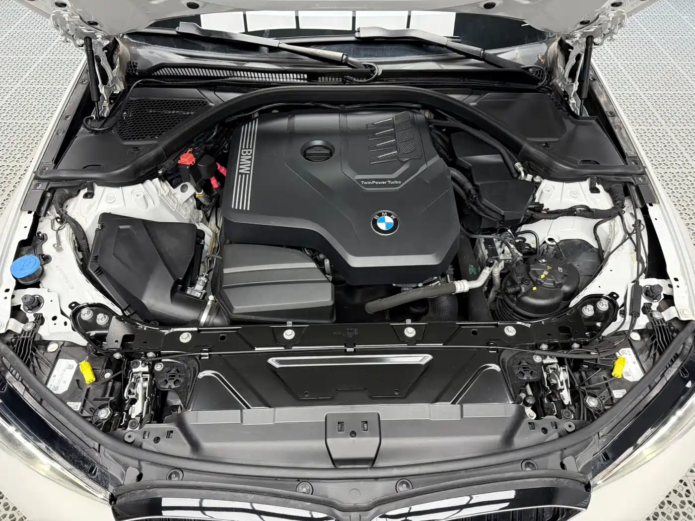 BMW 3 Series 2024 320i M Sport Package фото 22