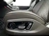 Photo 19 - Audi A8