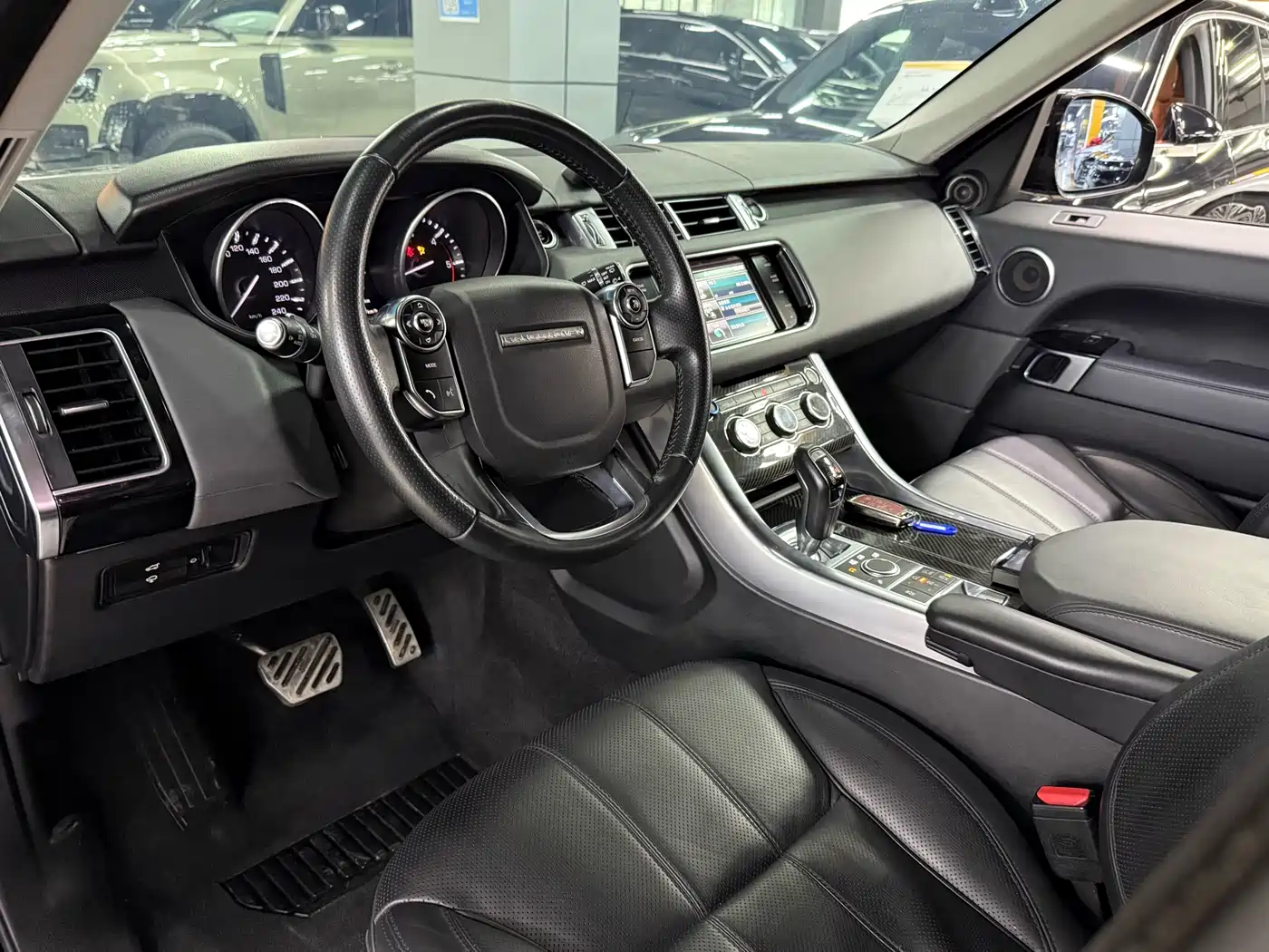 Land Rover Range Rover Sport 2016 3.0 SDV6 HSE фото 9