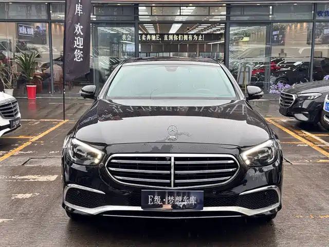 MERCEDES-BENZ E CLASS