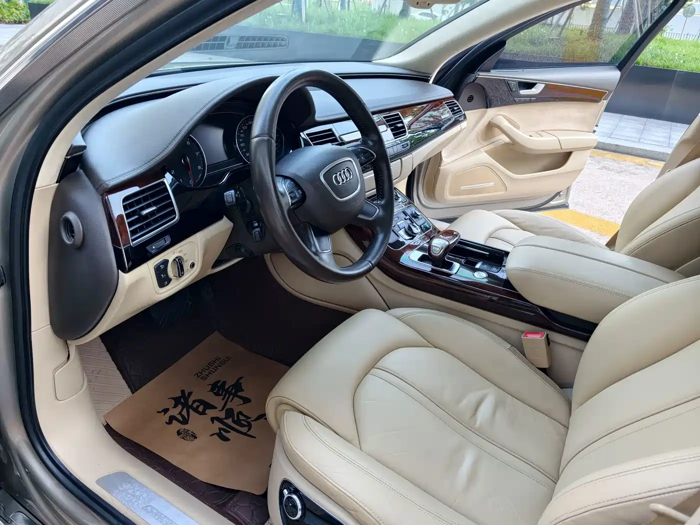 Фото 6 - Audi A8
