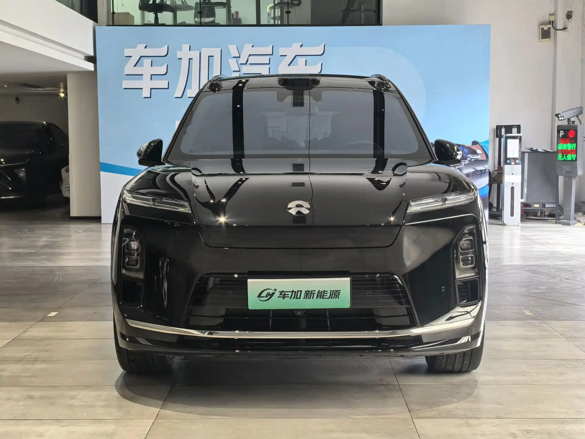 Фото 2 - NIO ES8