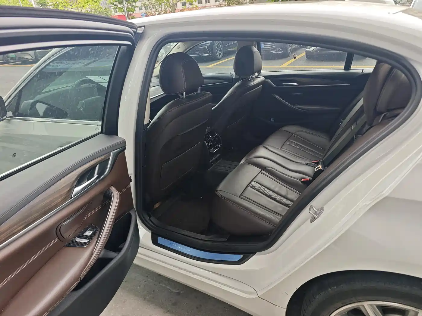 BMW 5 Series New Energy 2019 530Le Luxury Package фото 7