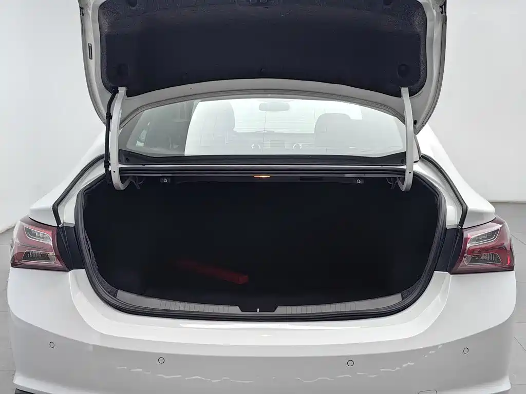 Фото 16 - Chevrolet Malibu XL