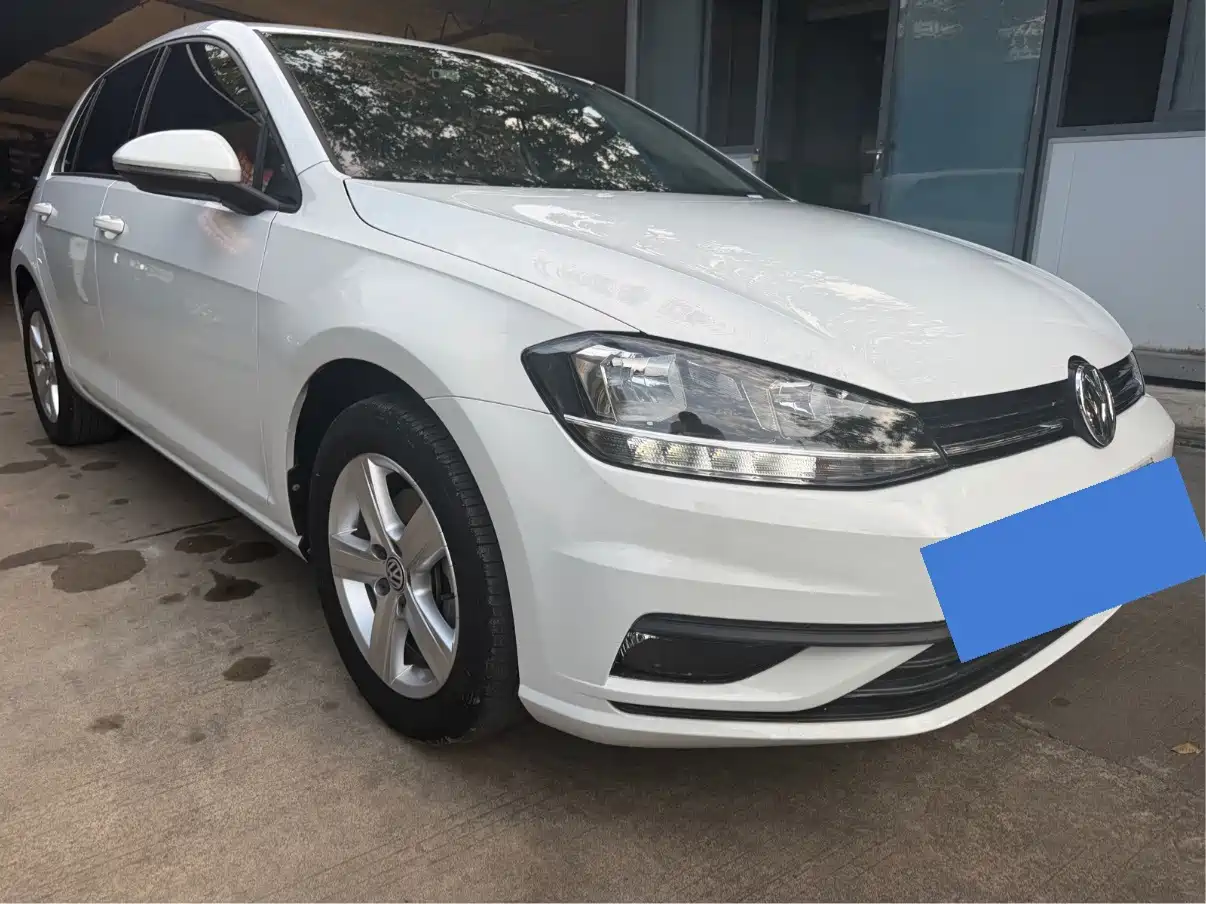 Photo 2 - Volkswagen Golf