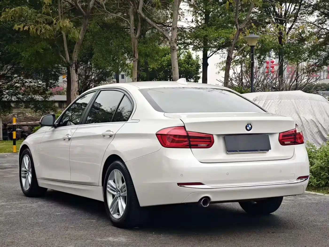 صورة 18 - BMW 3 Series