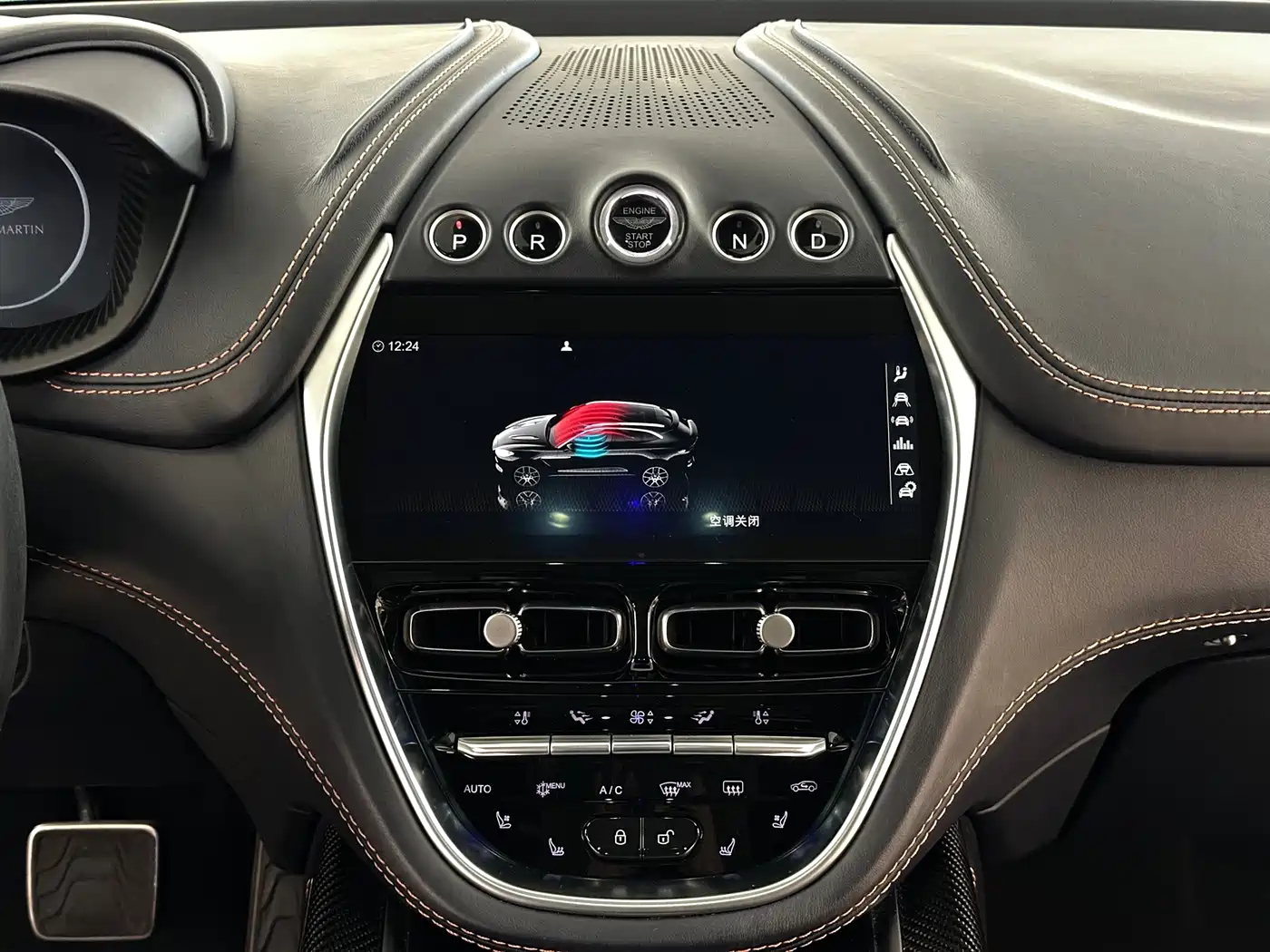 Photo 19 - Aston Martin DBX