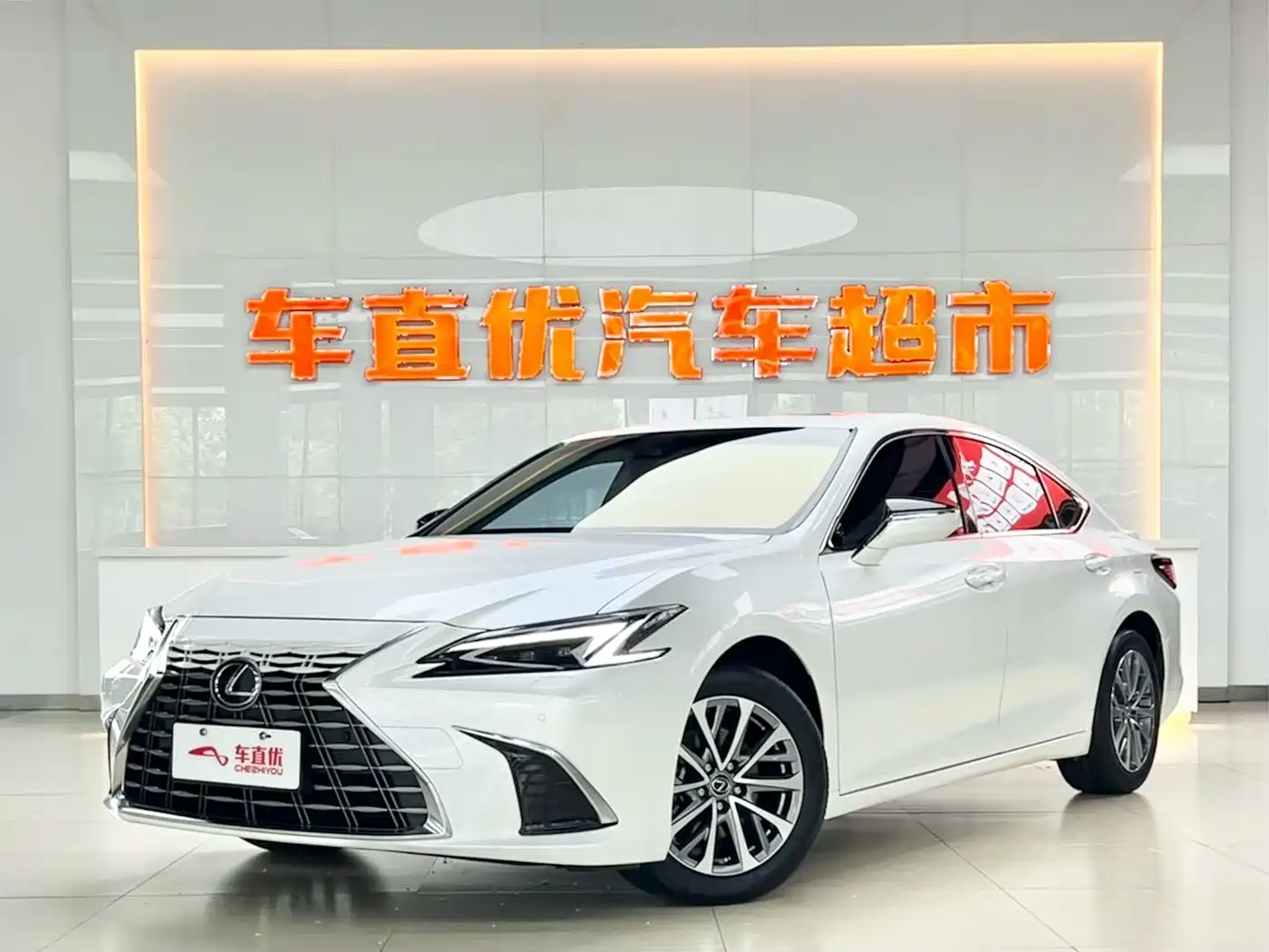 Lexus ES 2025 300h Ultimate Edition