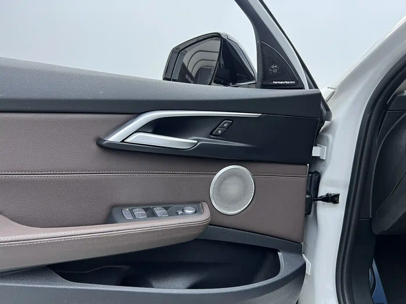 BMW 1 Series 2021 120i M Sport Shadow Edition фото 12