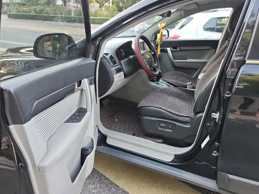 Chevrolet Captiva 2012 2012 Model 2.4L 2WD Urban Edition 5-Seater