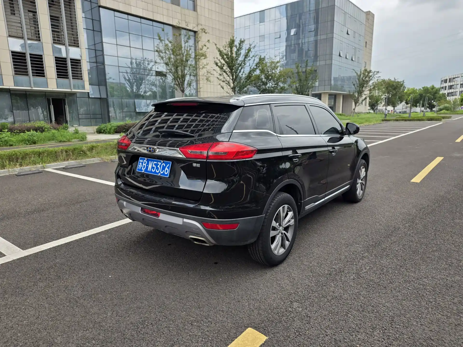 Фото 4 - Geely Atlas