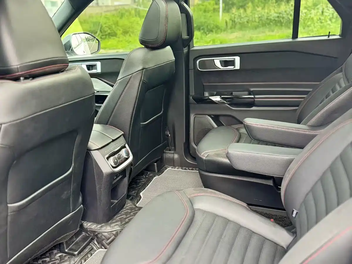 Фото 7 - Ford Explorer