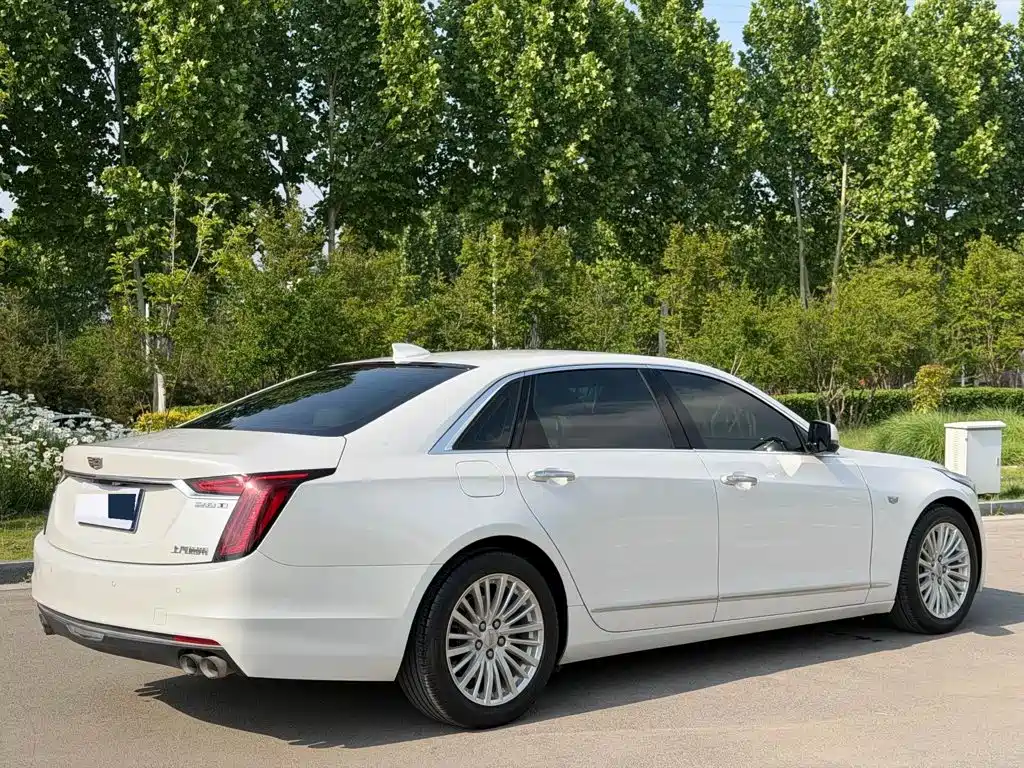 Фото 11 - Cadillac CT6