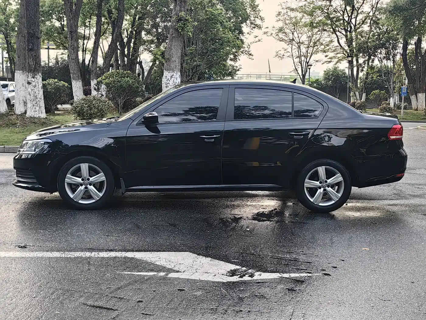 Volkswagen Lavida 2017 1.6L Automatic Trend Edition фото 10