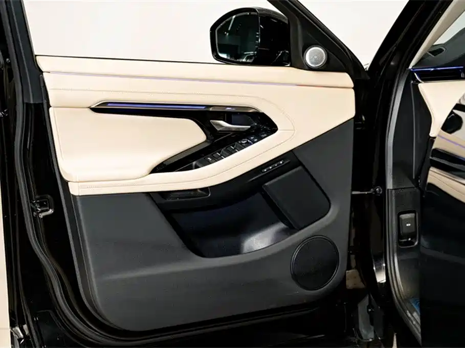 Land Rover Range Rover Evoque 2023 Range Rover Evoque L 249PS Premium Luxury Edition фото 18