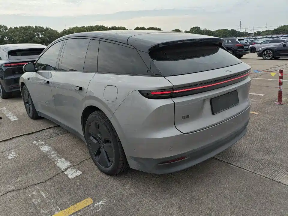Li Auto i6 2026 2025 2WD Base Model