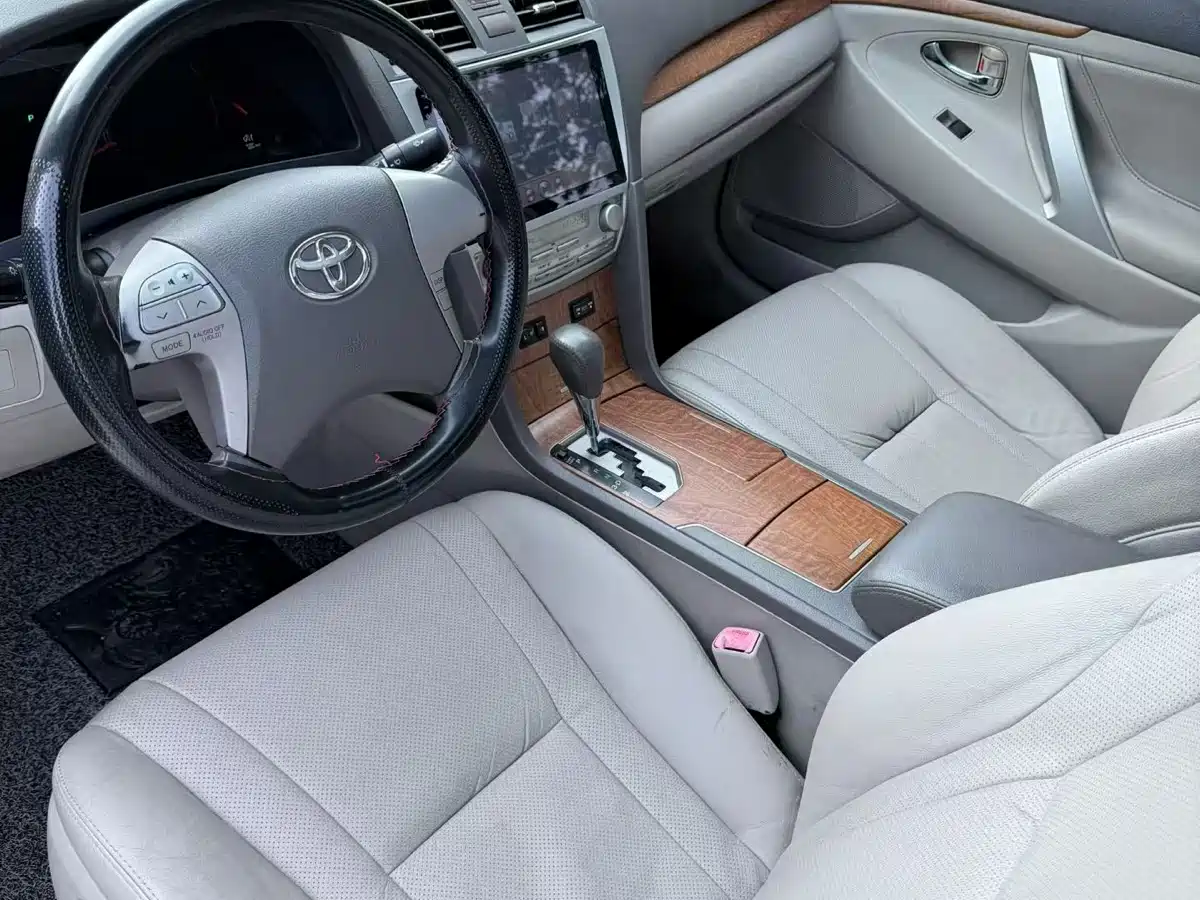Фото 4 - Toyota Camry