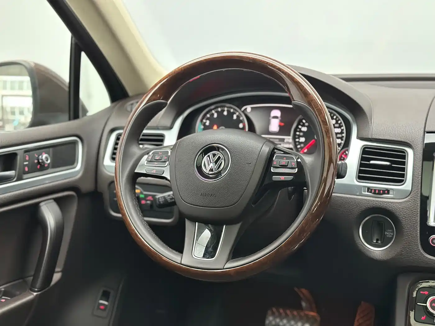 Volkswagen Touareg 2011 3.0TSI Premium фото 35