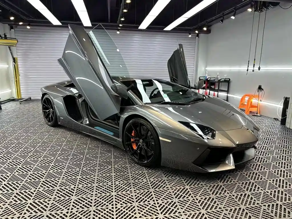Lamborghini Aventador 2012 2011 LP 700-4