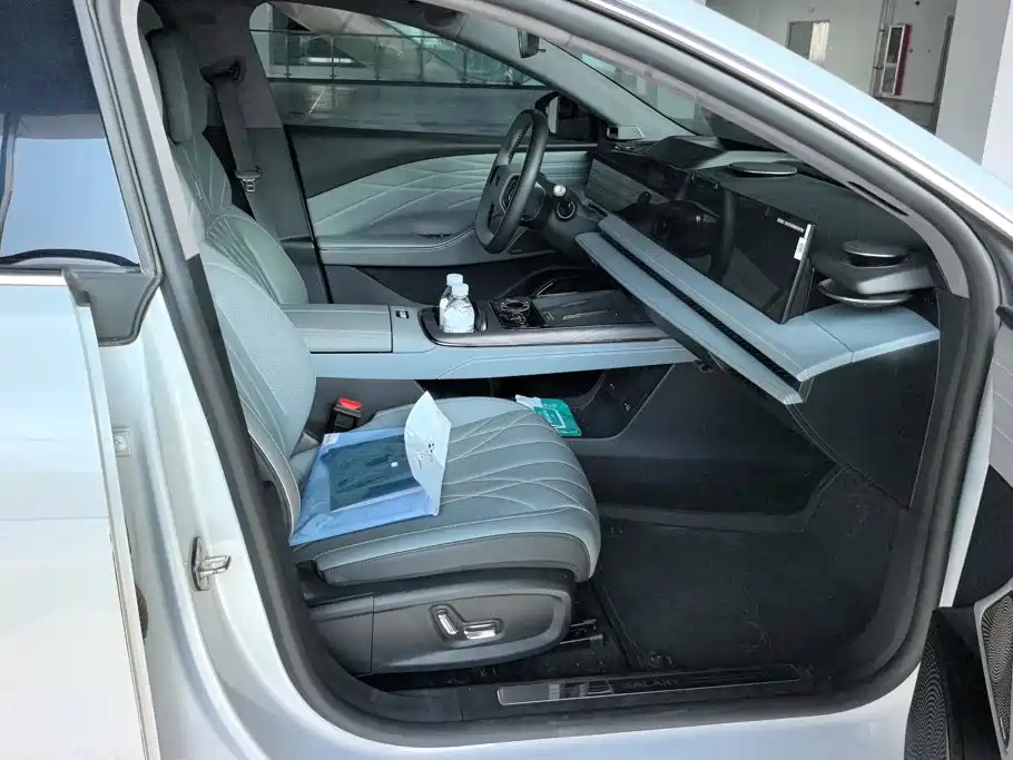 Фото 8 - Geely Galaxy Galaxy E8