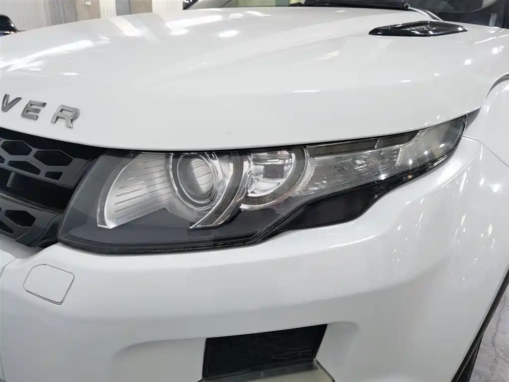Land Rover Range Rover Evoque (Import) 2012 2.0T 3-door Sport Edition фото 7