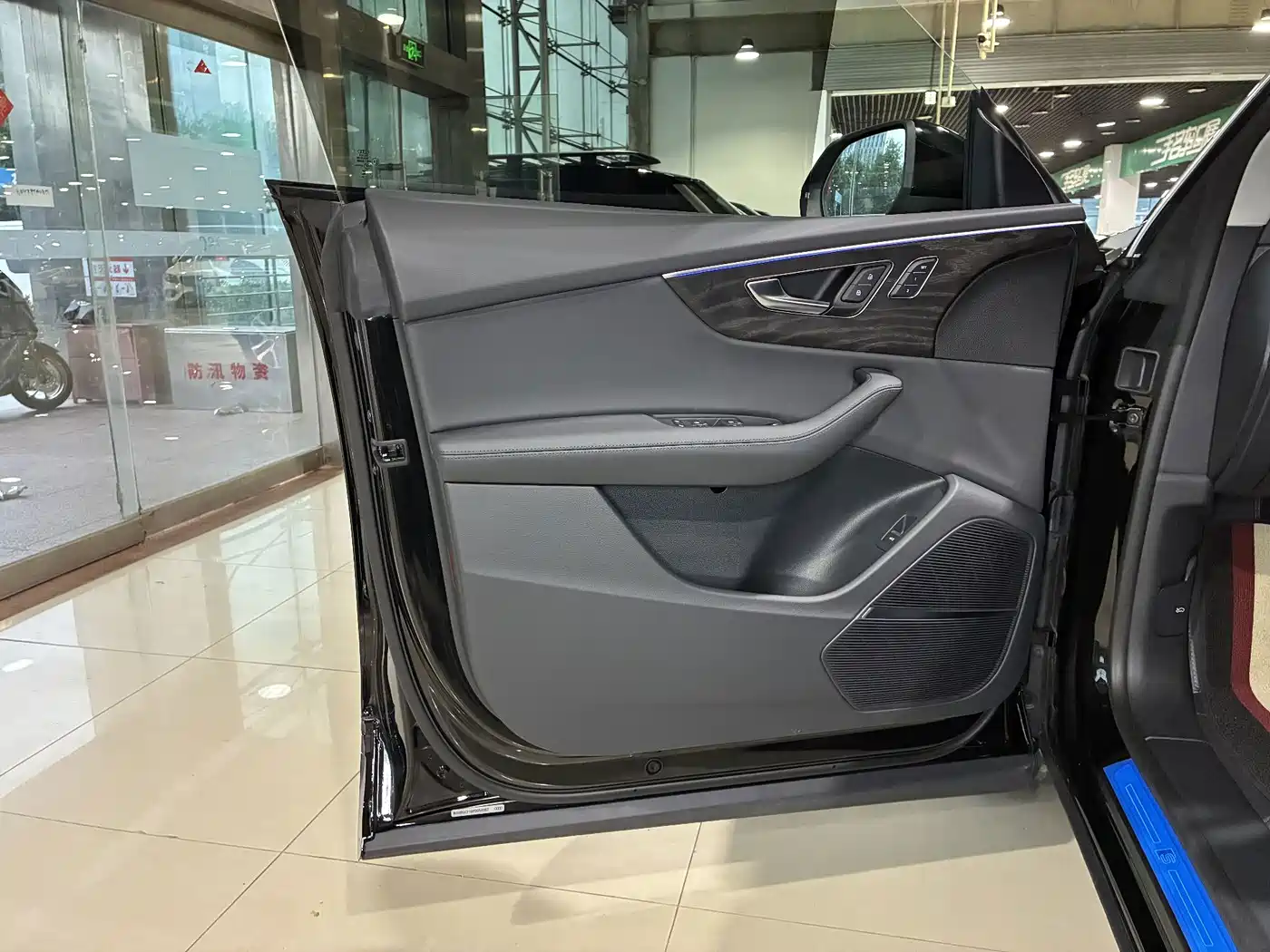 Audi Q8 2025 2023 55 TFSI Luxury Sport