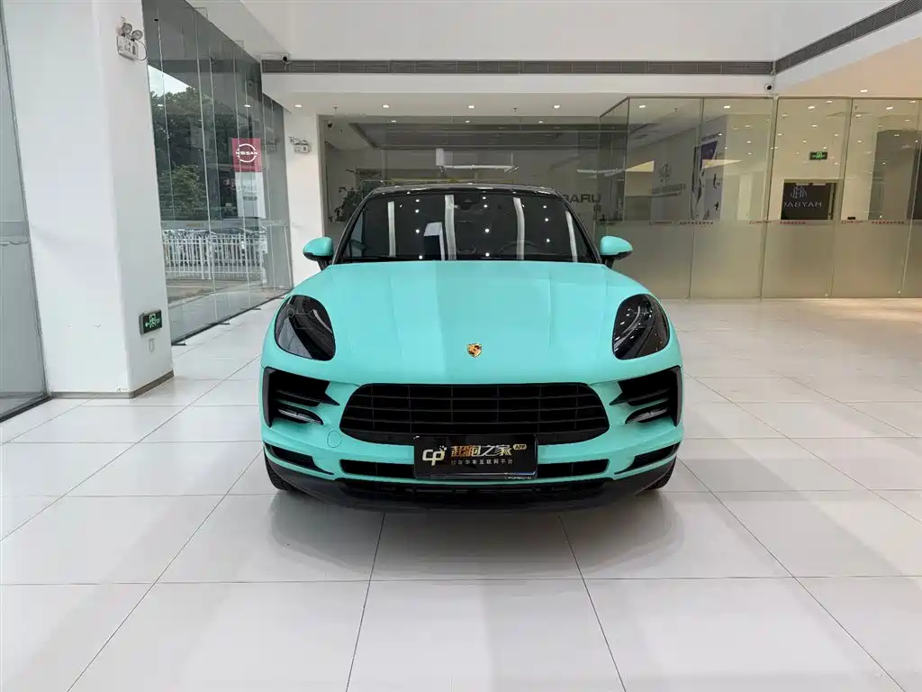 PORSCHE MACAN