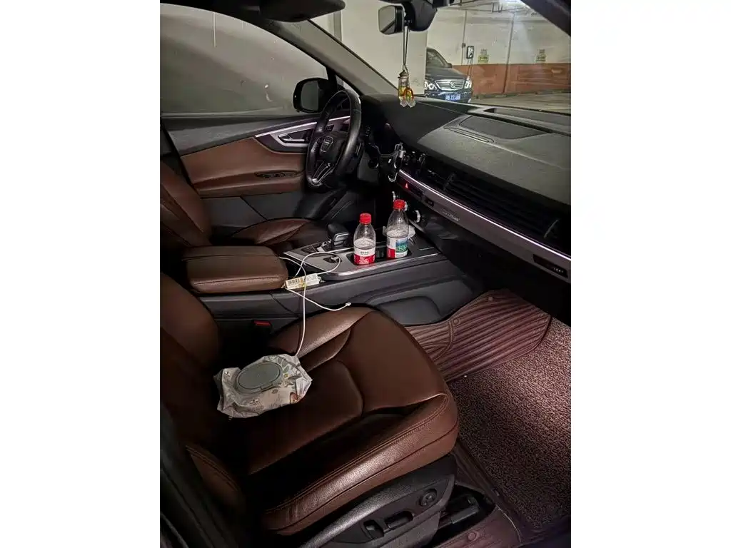 Фото 4 - Audi Q7