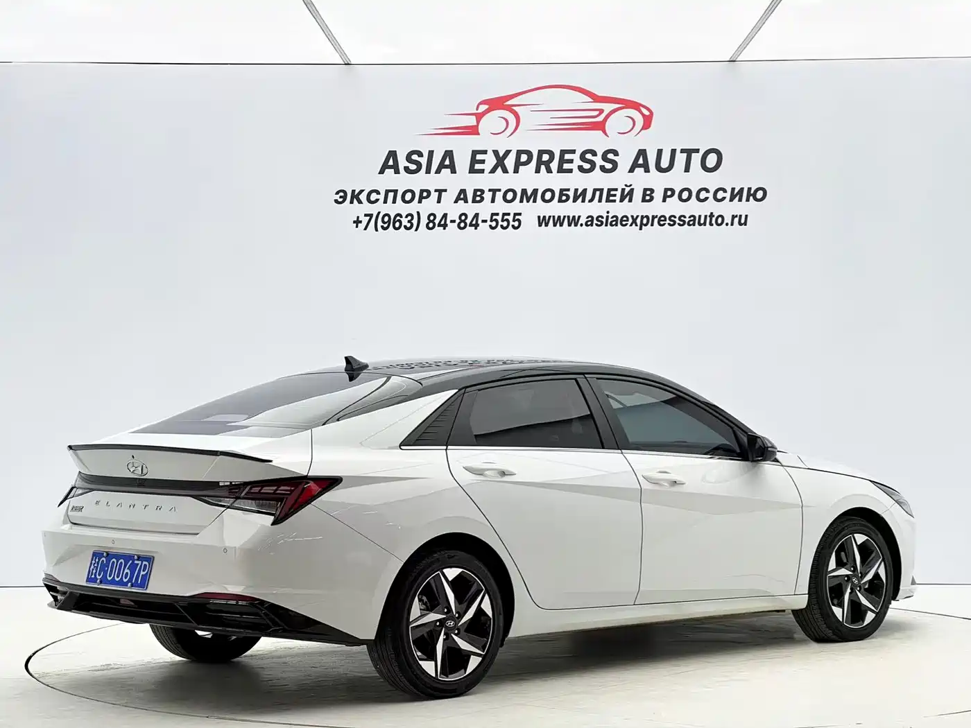 Hyundai Elantra 2021 1.5L CVT LUX Premium Edition фото 4