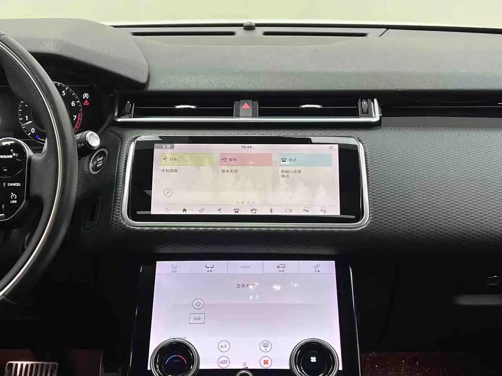 Фото 21 - Land Rover Range Rover Velar